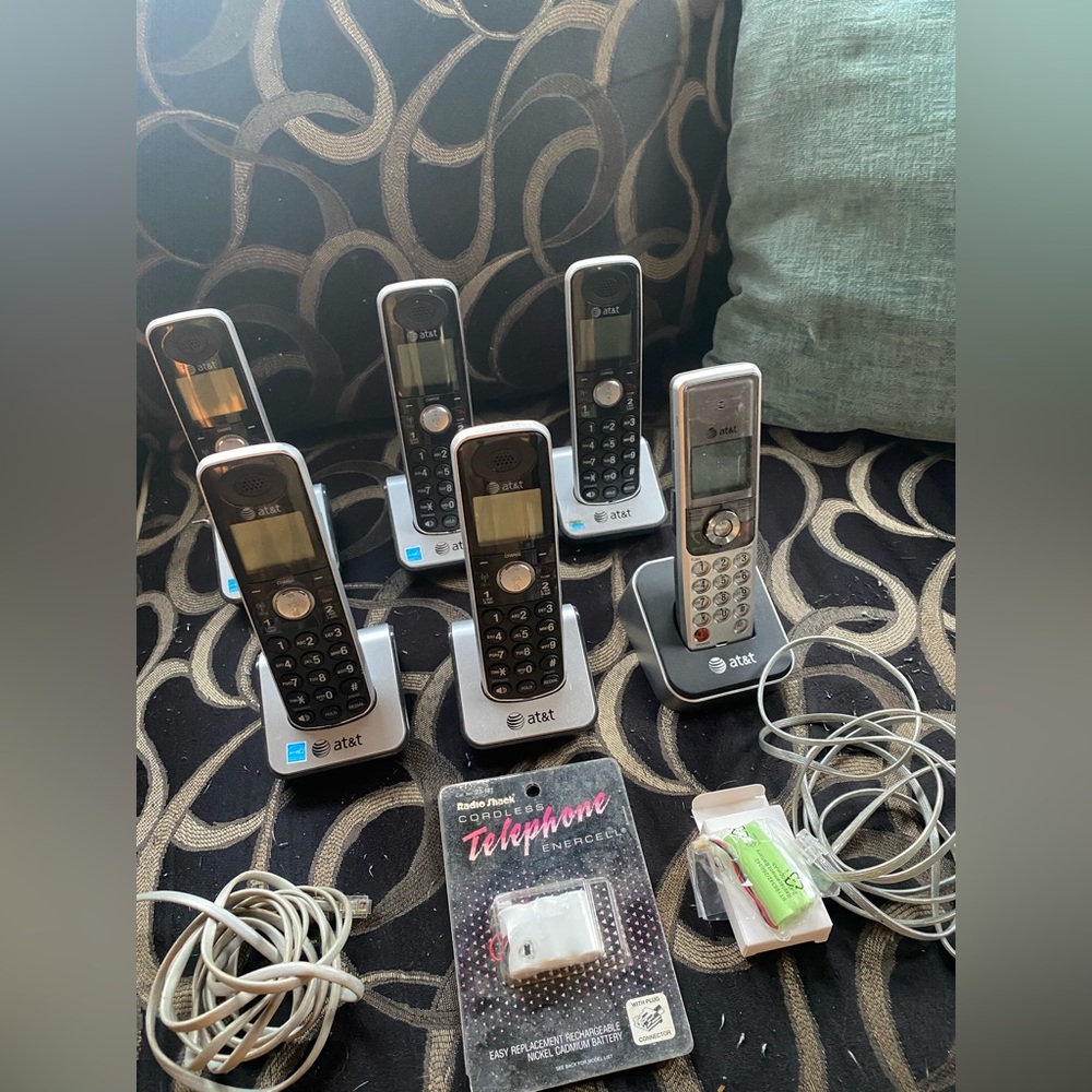 AT&T att home phone set with extra replacement batteries - Picture 1 of 3